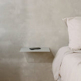 Bedside Table X Wireless Charging - Sengebord med trådløs oplader - Brushed Gold - aloop design studio