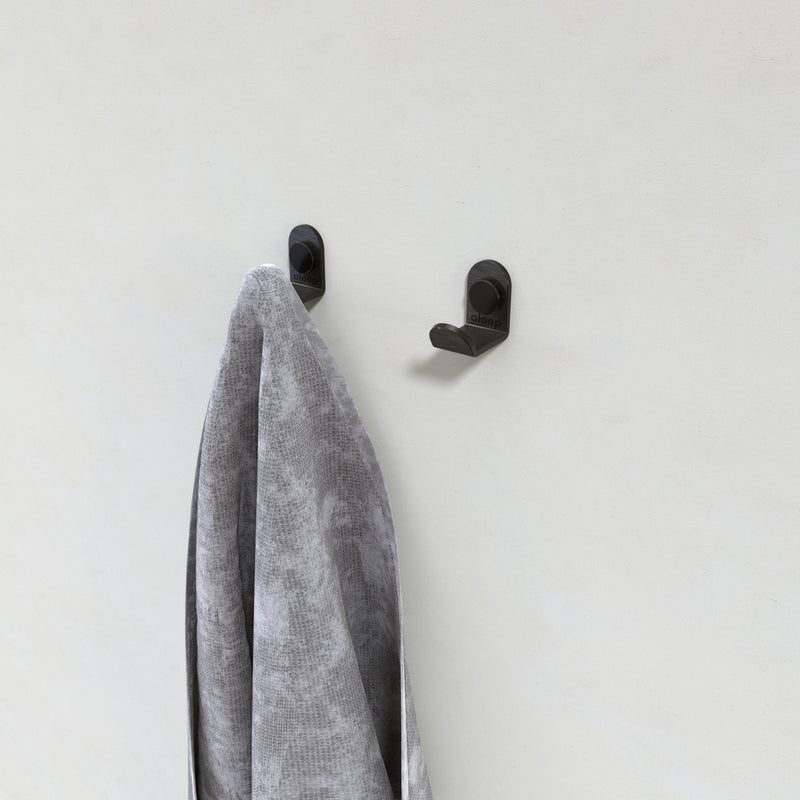Hanger X1 - Håndklædekrog - Charcoal Black - aloop design studio